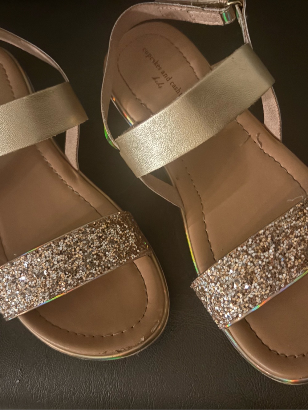 CUPCAKE & CASHMERE GIRLS SANDALS SIZE 2 GOLD GLITTER